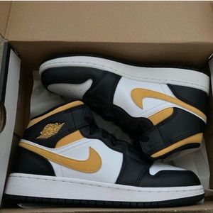 Jordan 1’s 5.5Y